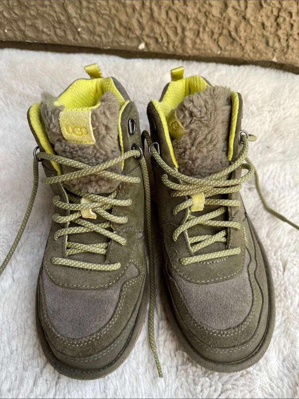 UGG Kids Heritage in Burnt Olive Lace Up Boots Size 4